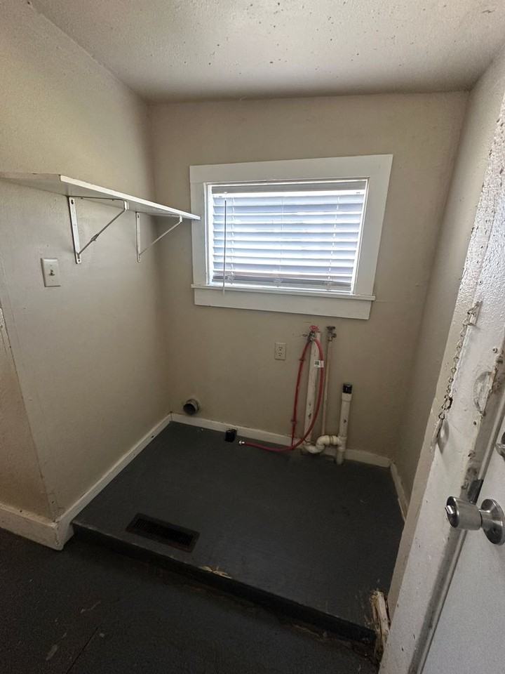4331 S Polk St - Photo 5 of 16