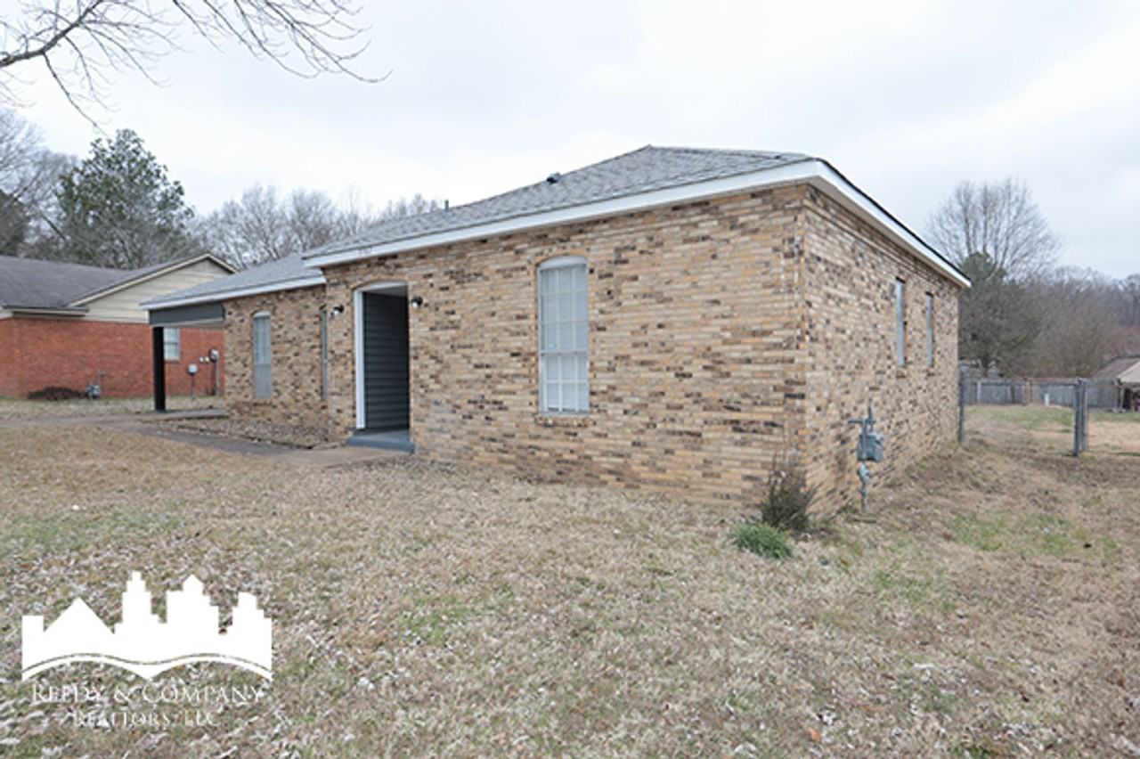 3782 Wychemere Dr - Photo 3 of 20