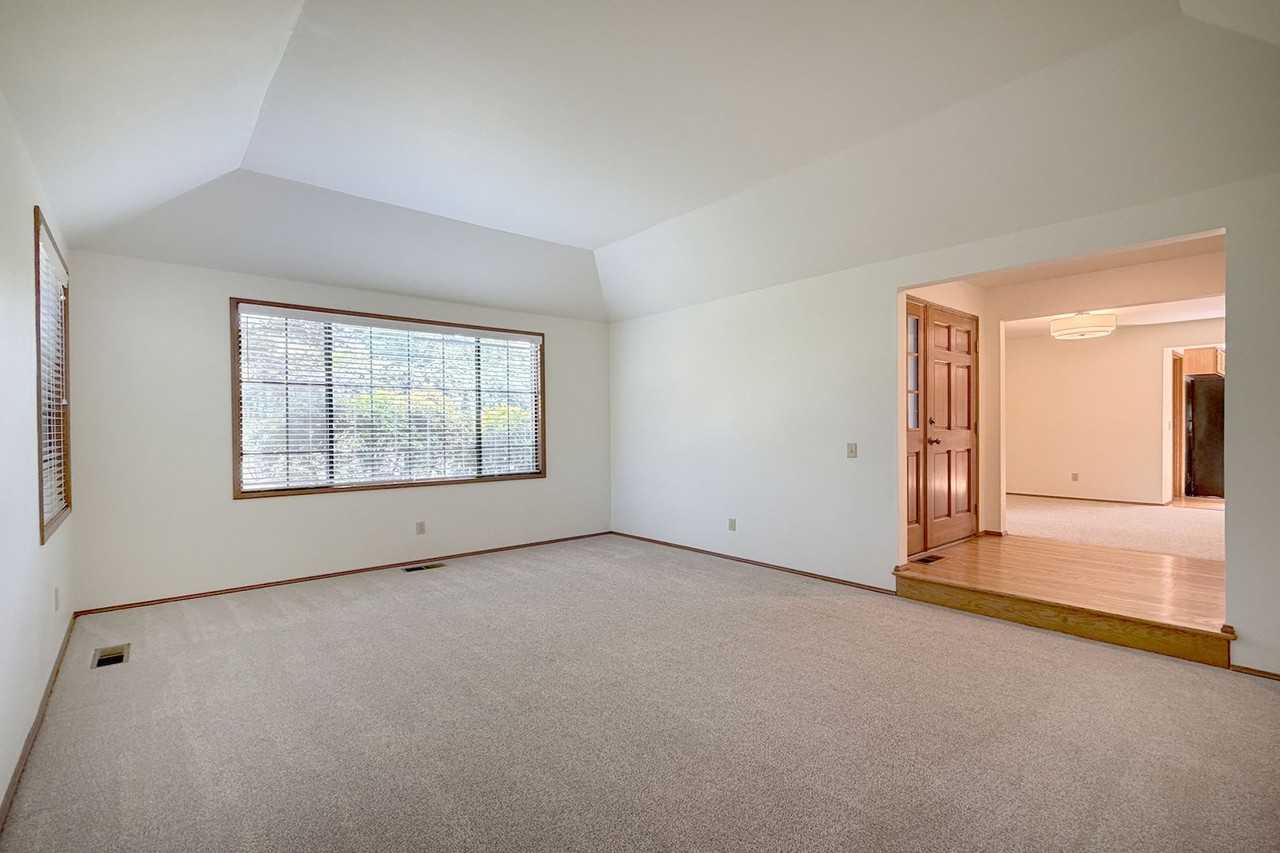 6335 114th Ave Se - Photo 4 of 24