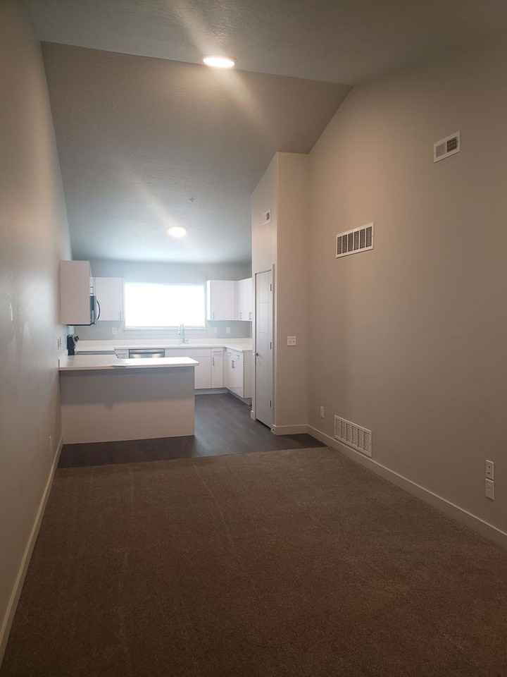 1140 W 950 N - Photo 3 of 12