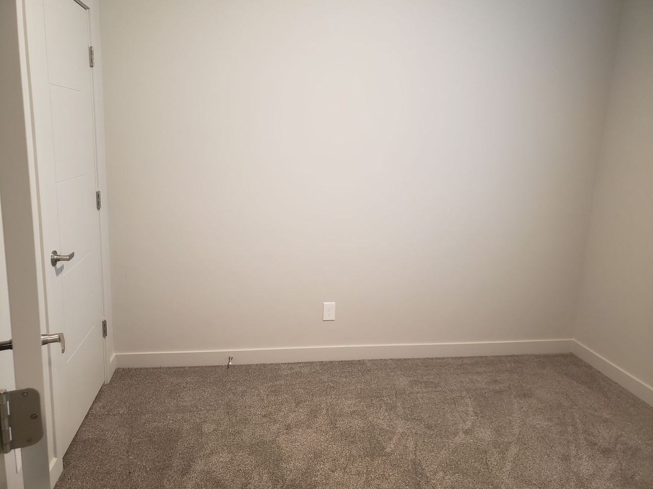 1140 W 950 N - Photo 5 of 12