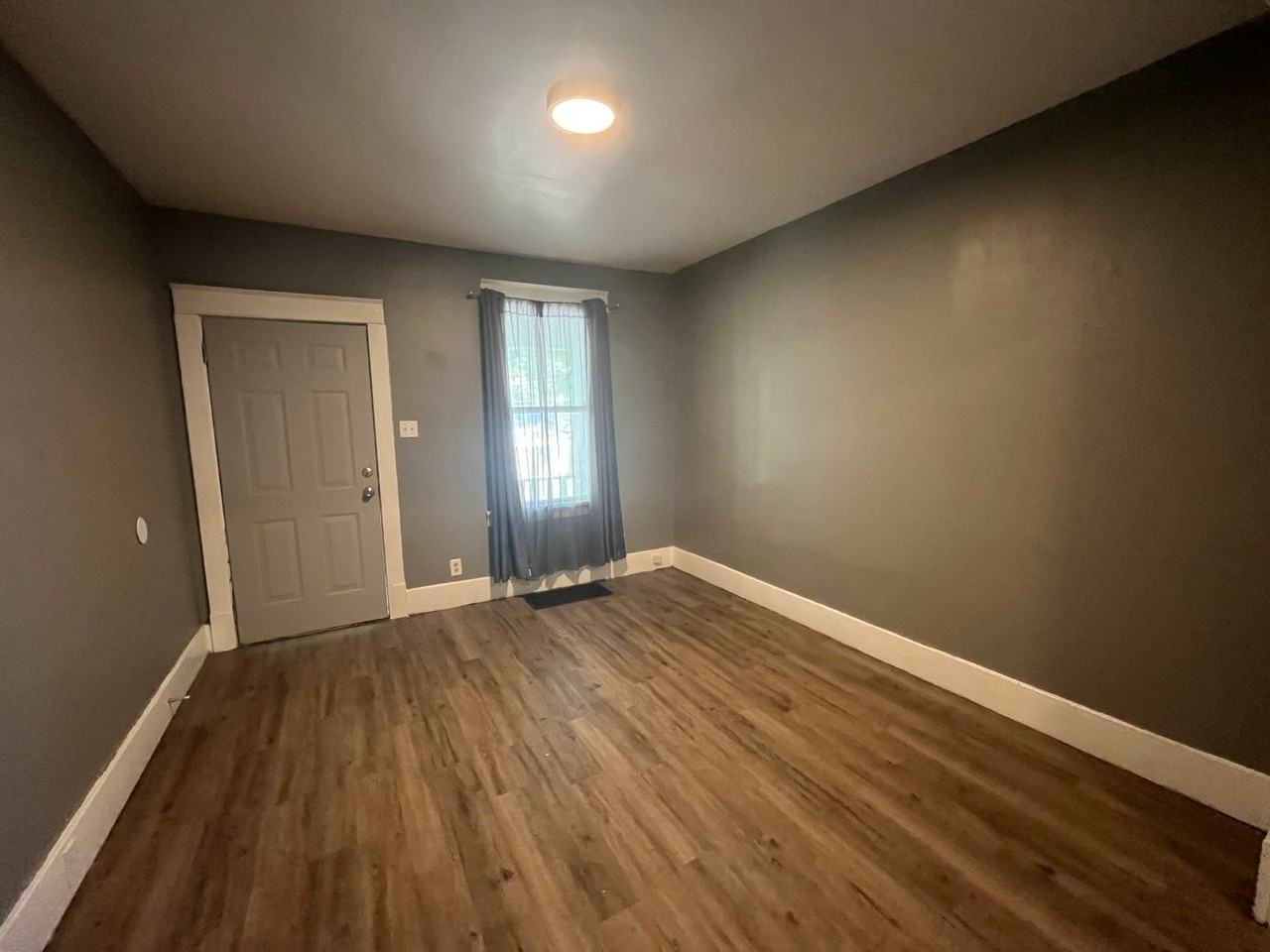 306 Lampert St - Photo 2 of 7