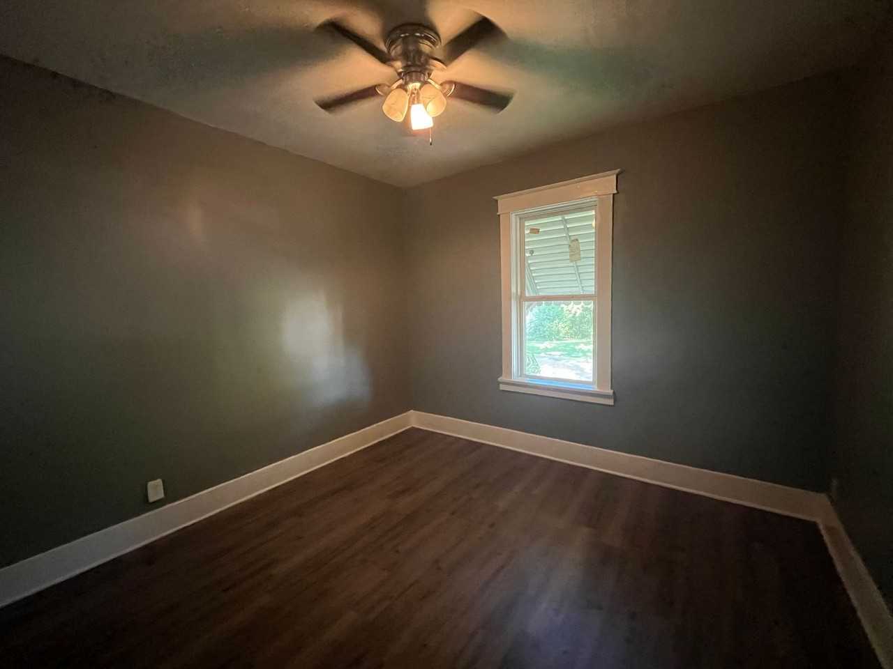 306 Lampert St - Photo 4 of 7