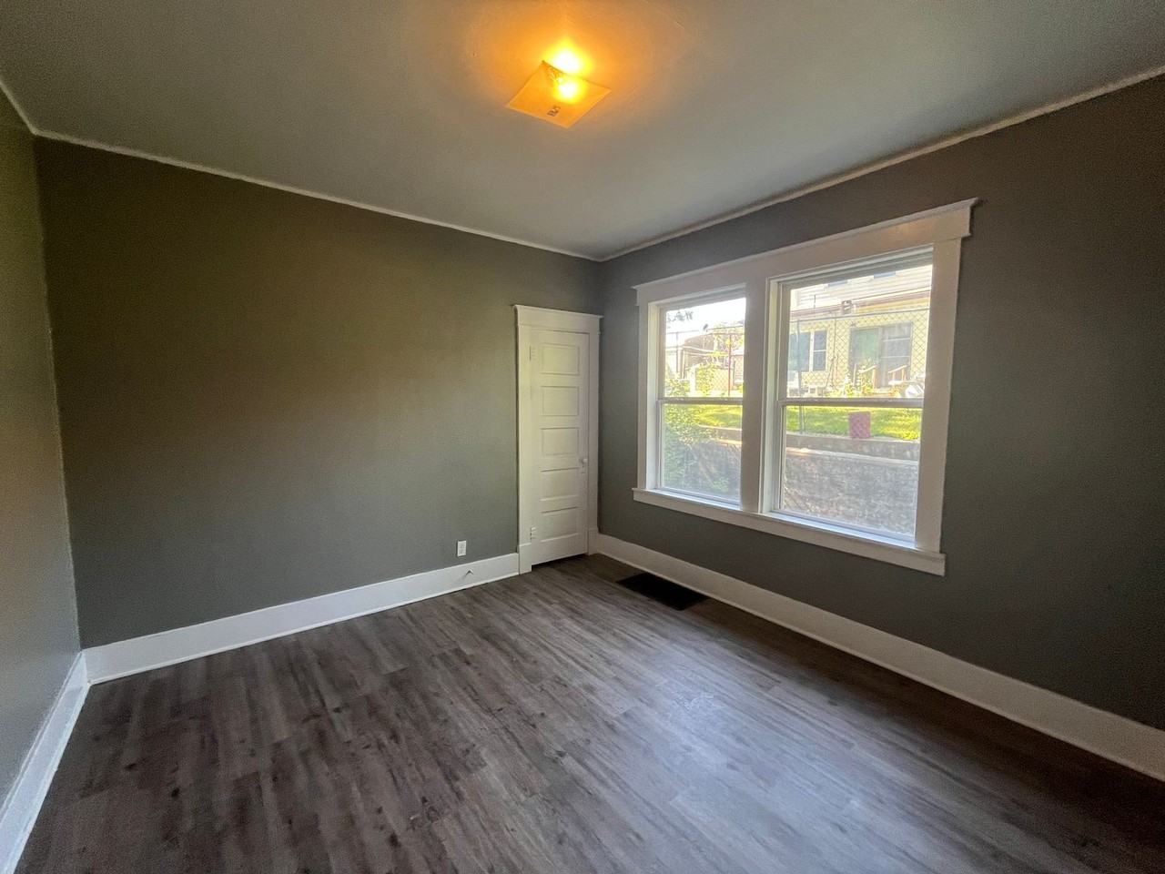 306 Lampert St - Photo 6 of 7
