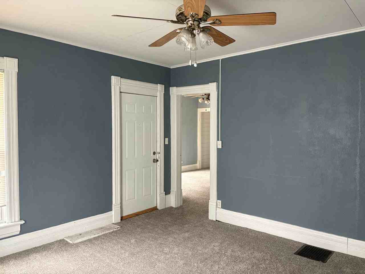 127 127 & 129 E. Walnut St. - Photo 4 of 11