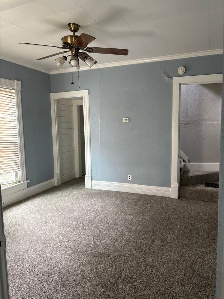 127 127 & 129 E. Walnut St. - Photo 5 of 11