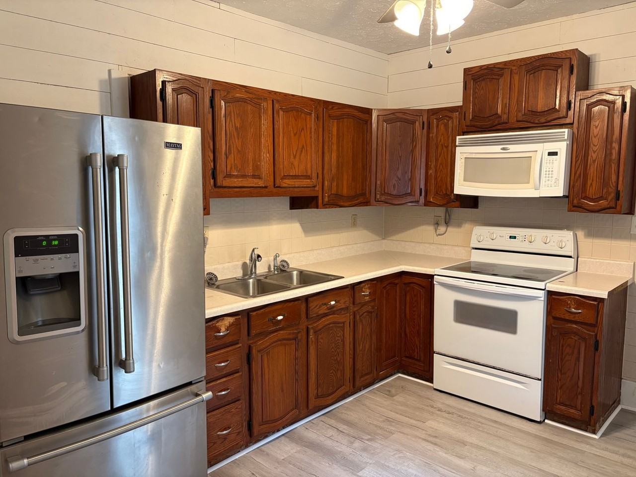 127 127 & 129 E. Walnut St. - Photo 6 of 11