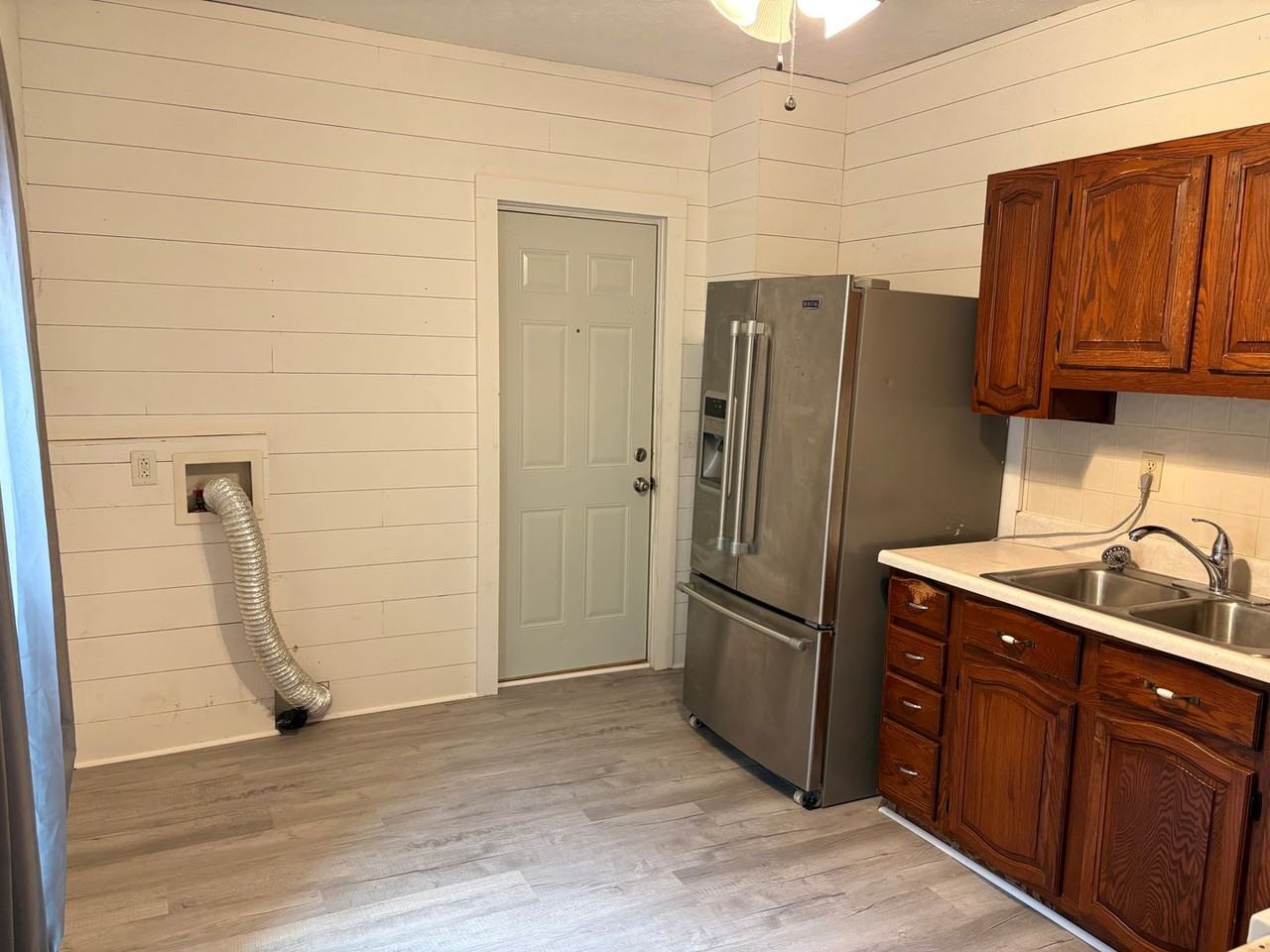 127 127 & 129 E. Walnut St. - Photo 7 of 11