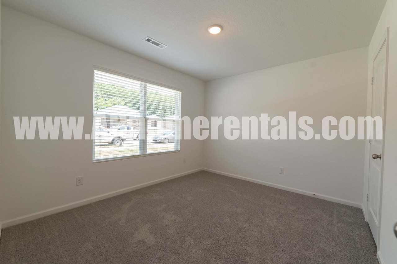 1125 Gallery Dr - Photo 4 of 14