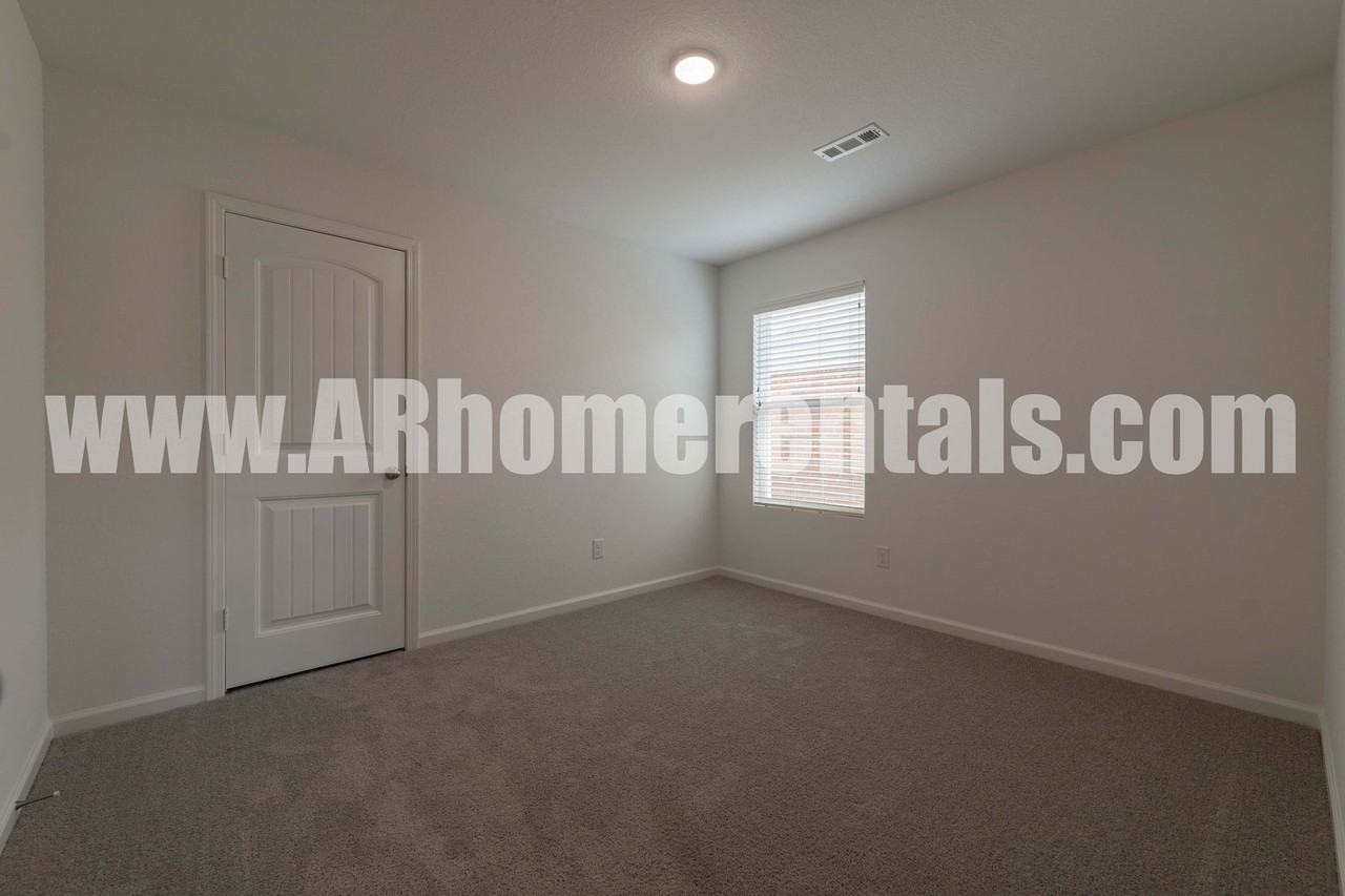 1125 Gallery Dr - Photo 5 of 14