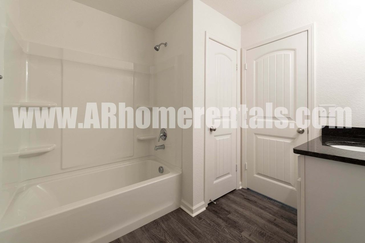 1125 Gallery Dr - Photo 7 of 14