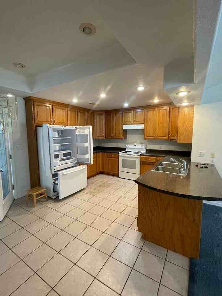 701 N 4th St - Photo 3 of 16