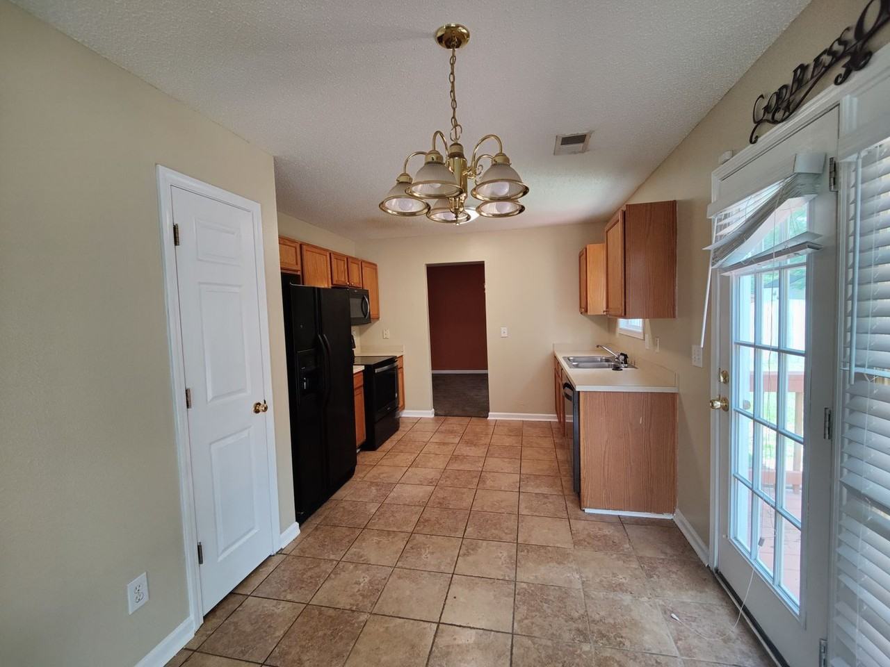 126 Gayle Pond Trce - Photo 2 of 4