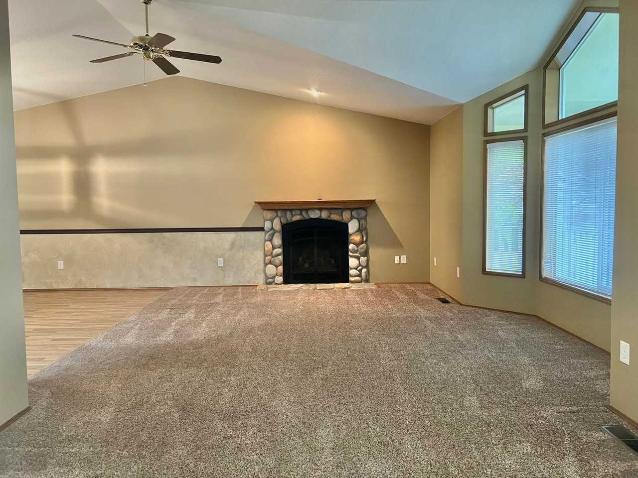 9330 Classic Dr Ne - Photo 4 of 47