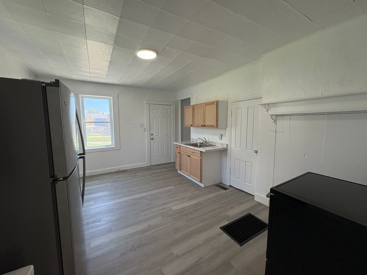 217 S Hartley St - Photo 2 of 13