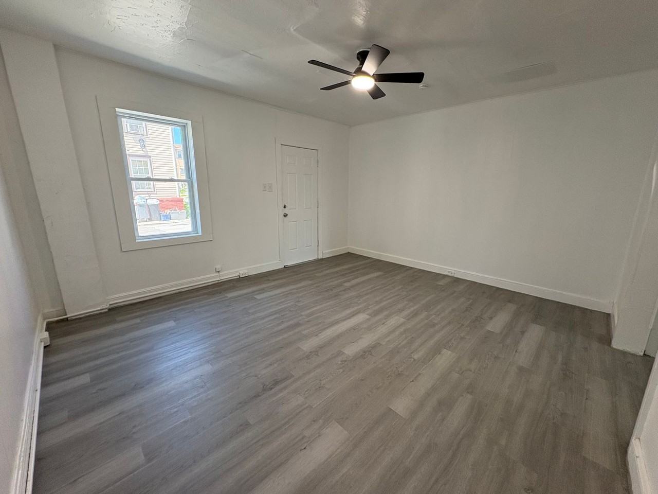 217 S Hartley St - Photo 4 of 13
