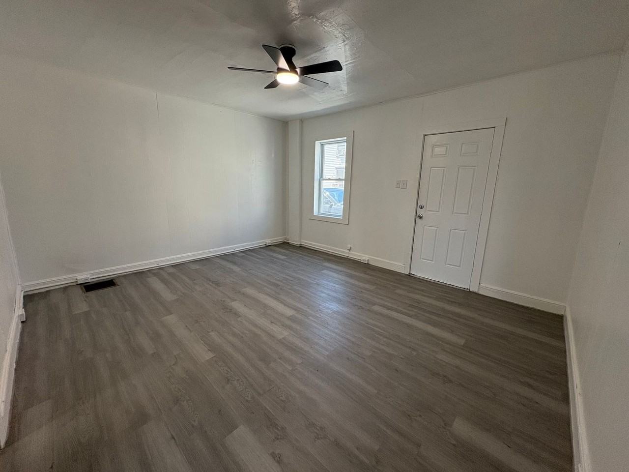 217 S Hartley St - Photo 5 of 13