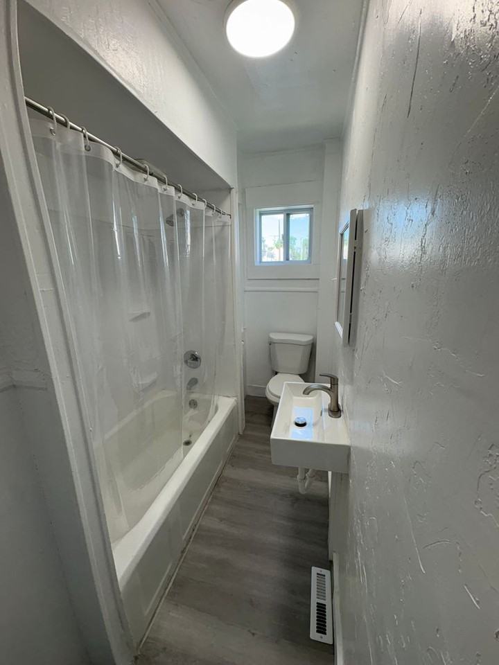 217 S Hartley St - Photo 6 of 13