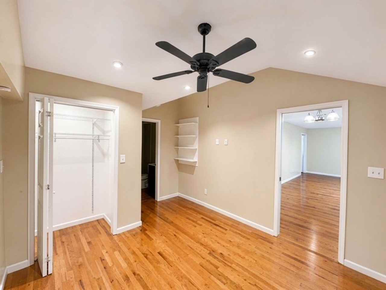 3703 Mount Vernon Ave - Photo 5 of 21