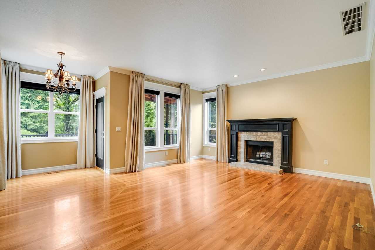 9990 Nw Ash St - Photo 4 of 13