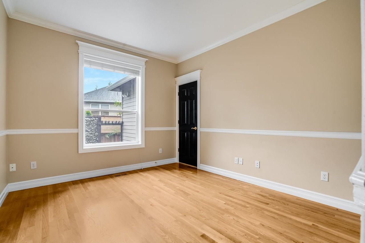 9990 Nw Ash St - Photo 6 of 13