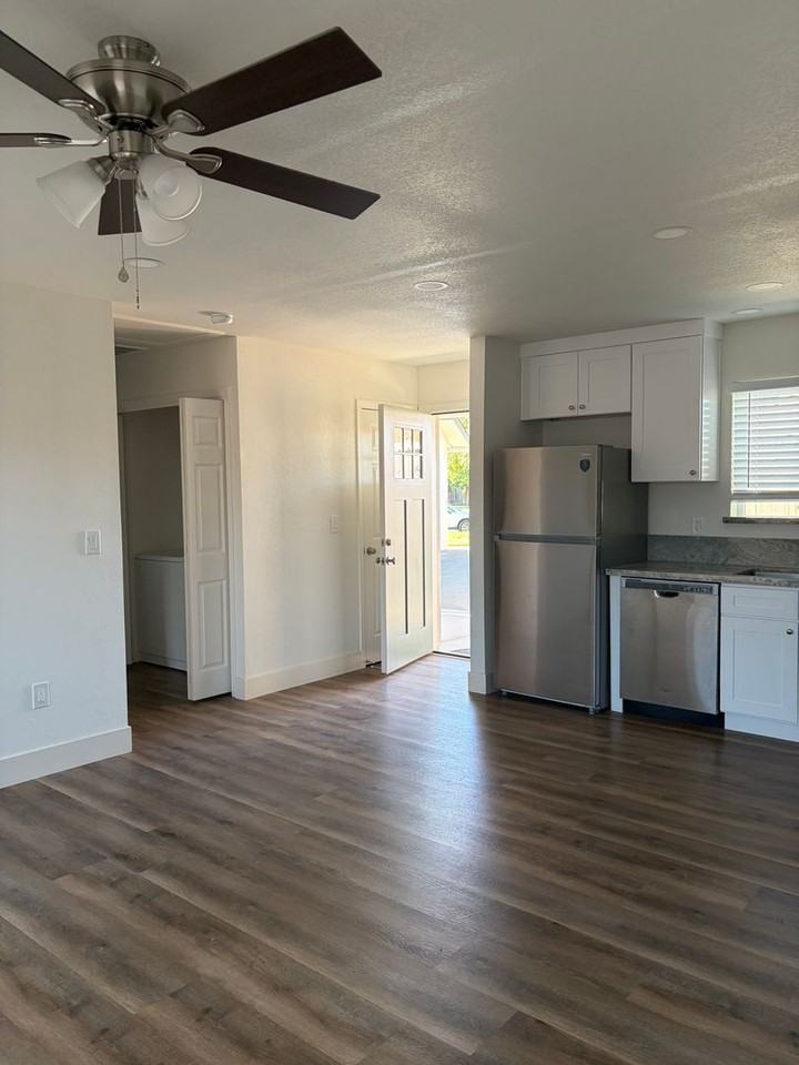 3143 Stern Way - Photo 5 of 15