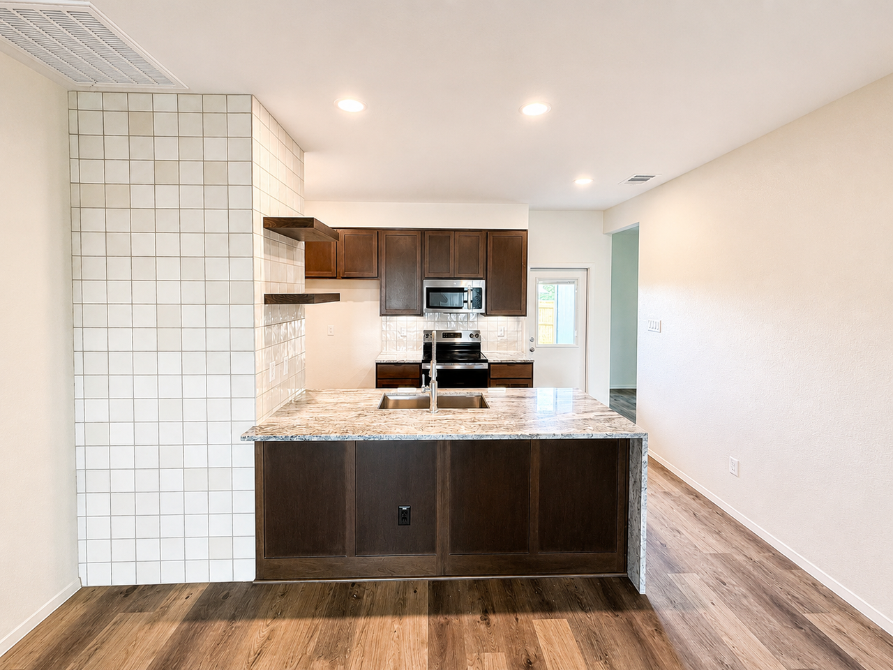 1615 Crooked River Ct - Photo 2 of 15