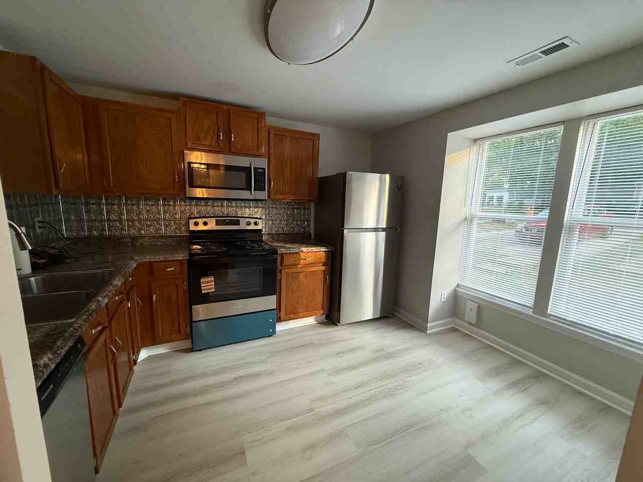 7252 Shellburne Dr - Photo 5 of 9