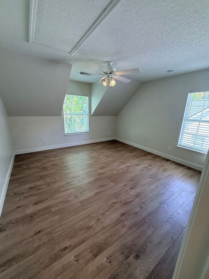 1005 Kestrel Ct - Photo 2 of 11