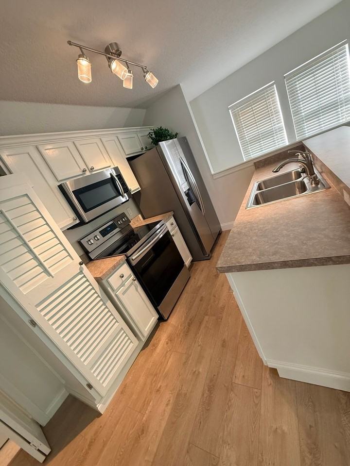 1005 Kestrel Ct - Photo 6 of 11