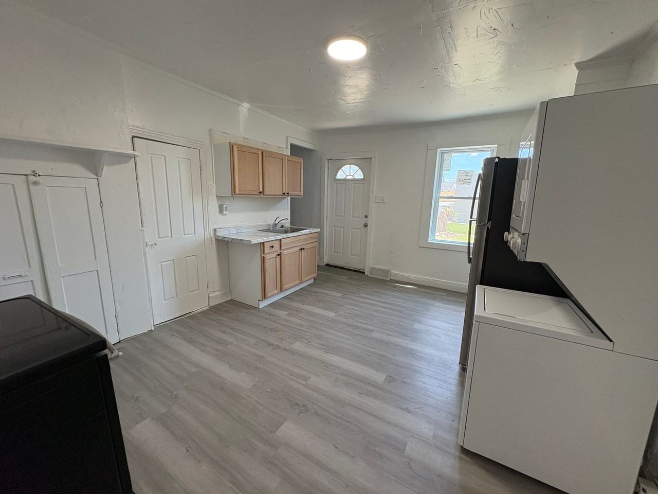 219 S Hartley St - Photo 2 of 12