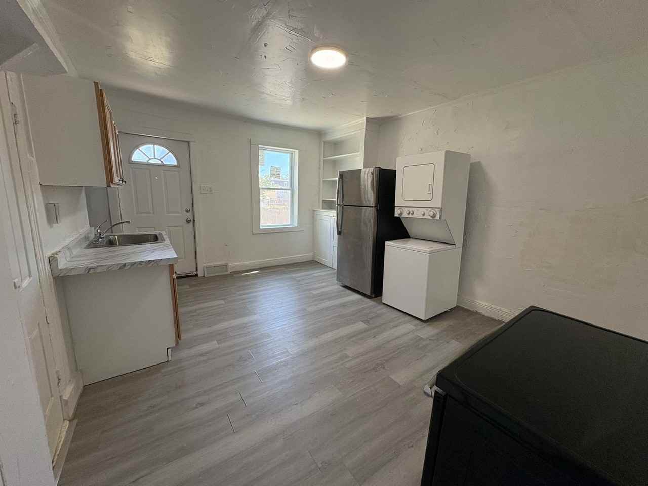 219 S Hartley St - Photo 3 of 12