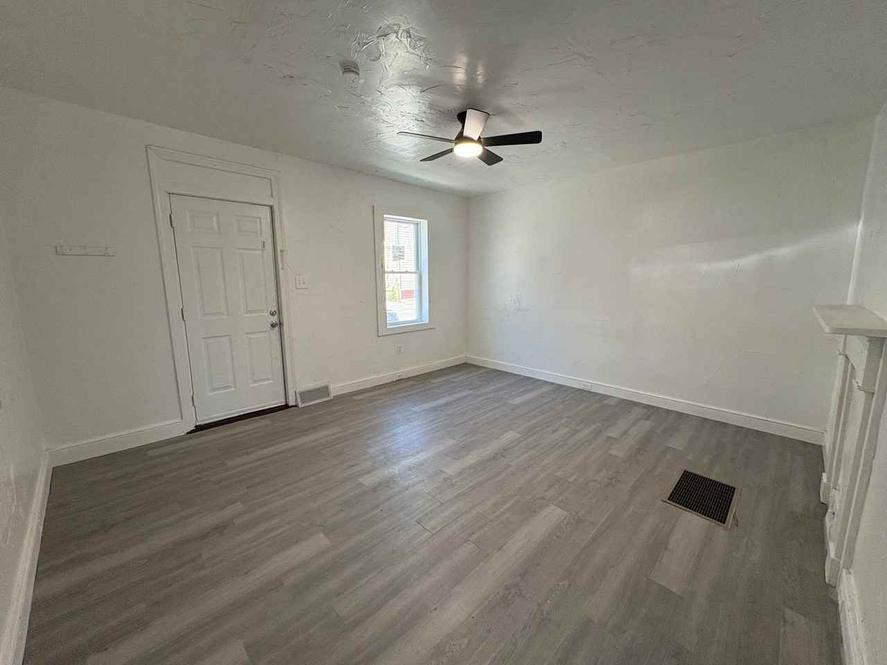 219 S Hartley St - Photo 5 of 12