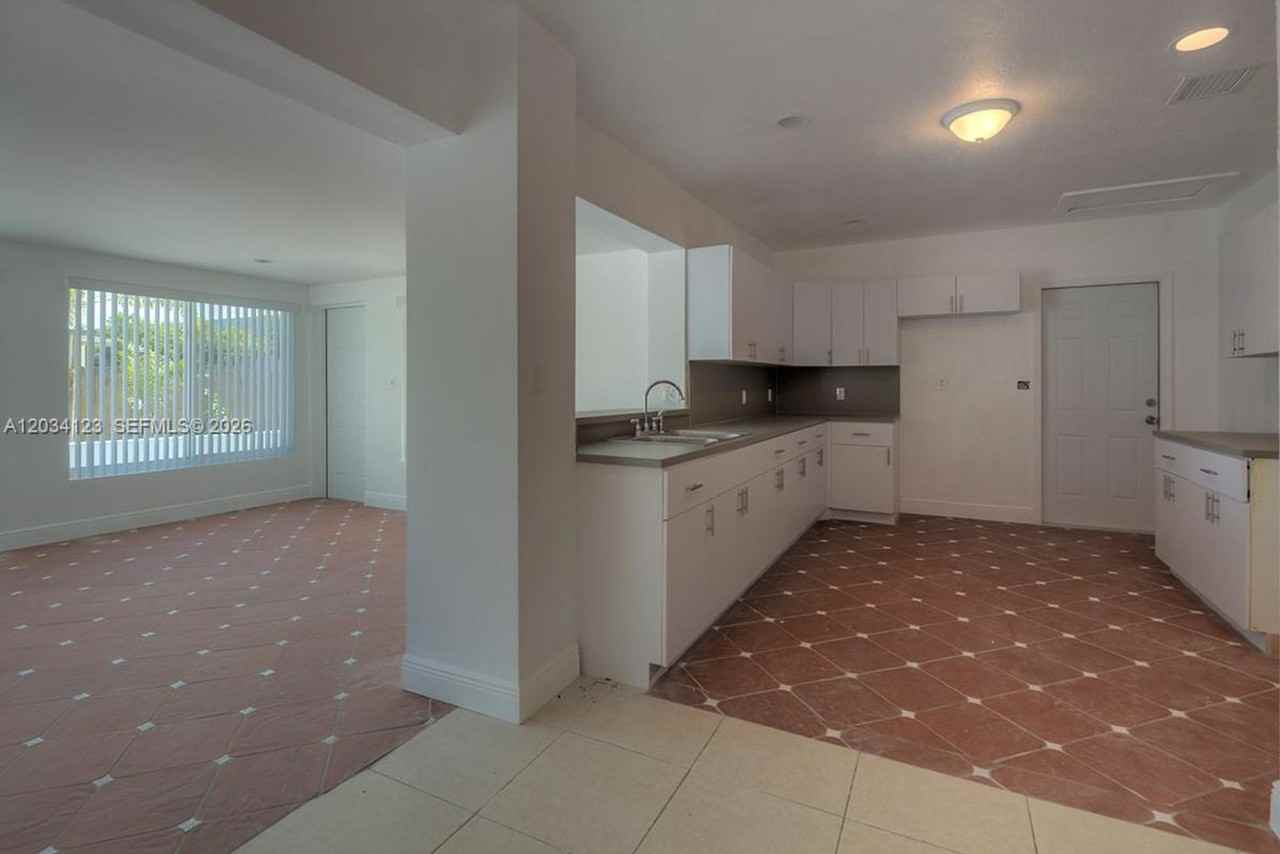 160 Nw 199th St - Photo 2 of 14