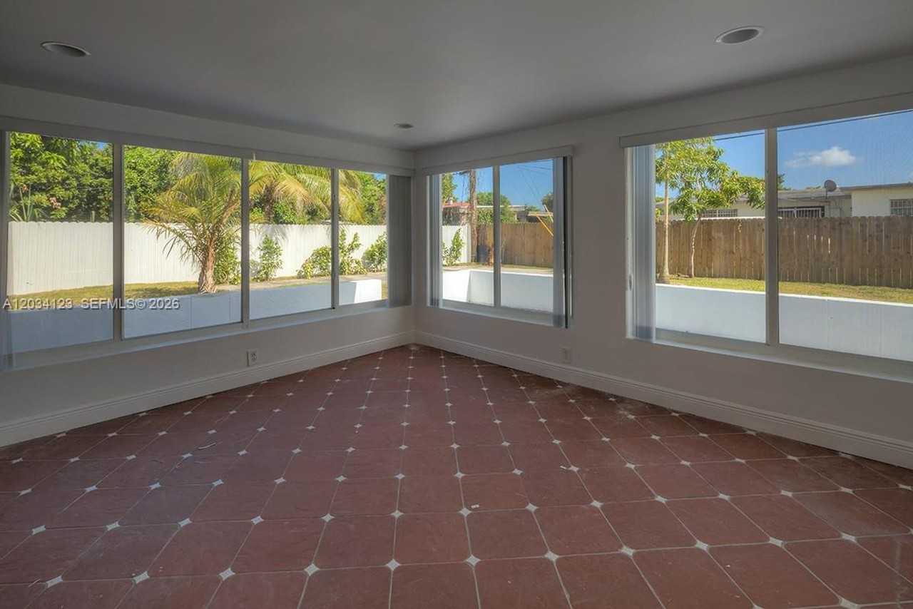 160 Nw 199th St - Photo 4 of 14