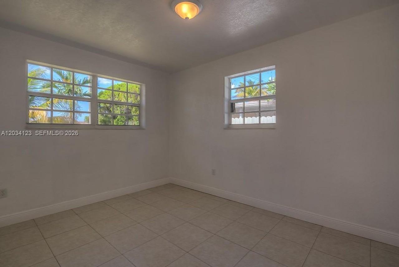 160 Nw 199th St - Photo 7 of 14