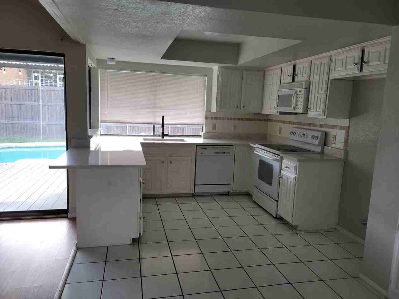 1513 Purdue Cir - Photo 2 of 19