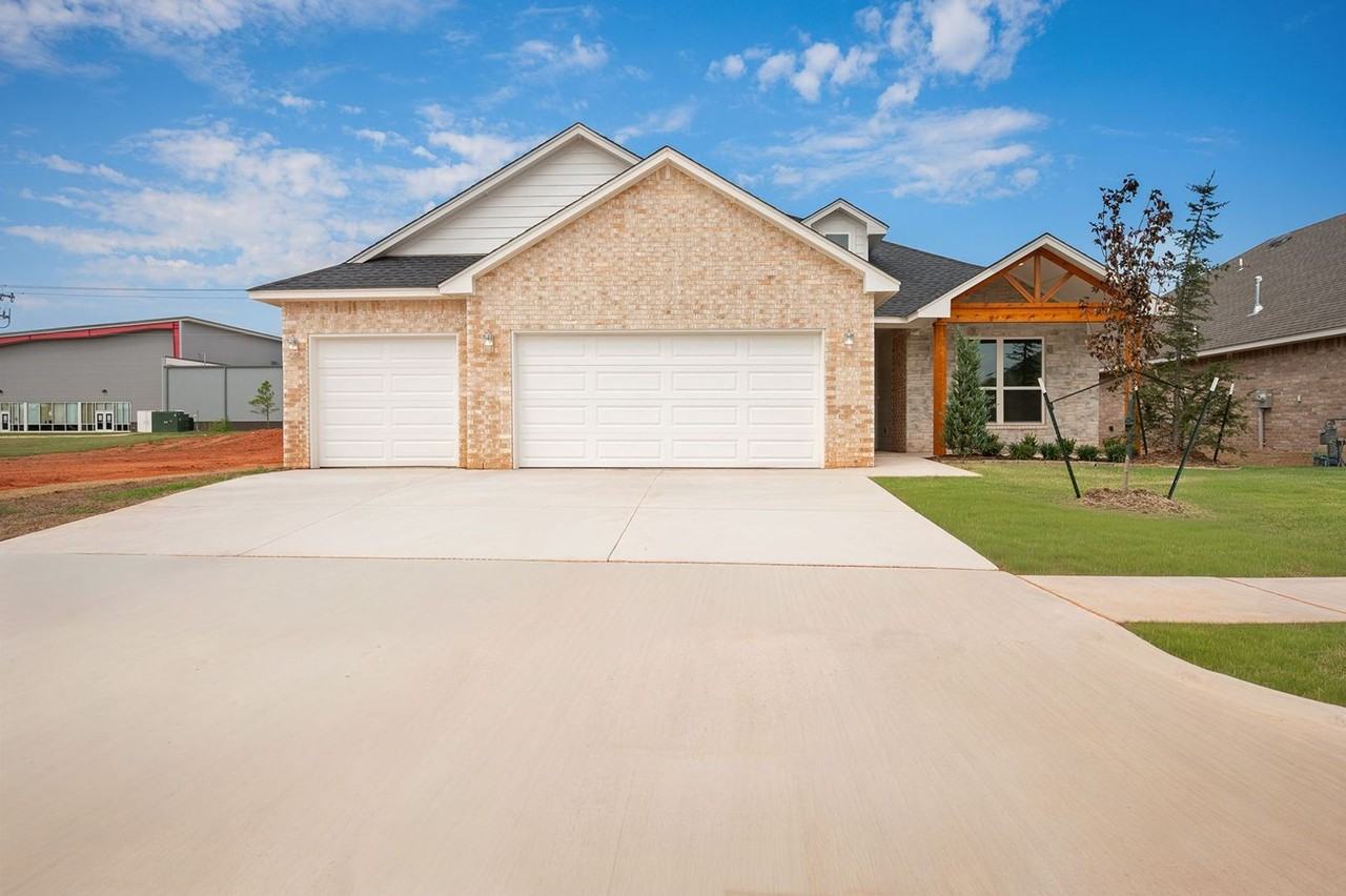 4909 Misty Wood Ln - Photo 3 of 50