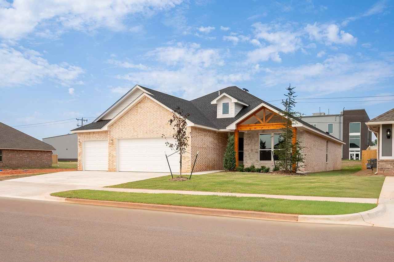4909 Misty Wood Ln - Photo 4 of 50