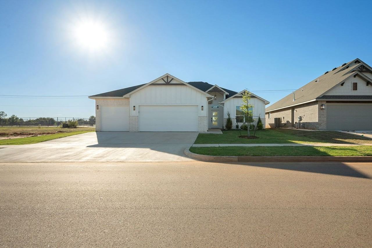 5017 Misty Wood Ln - Photo 3 of 41