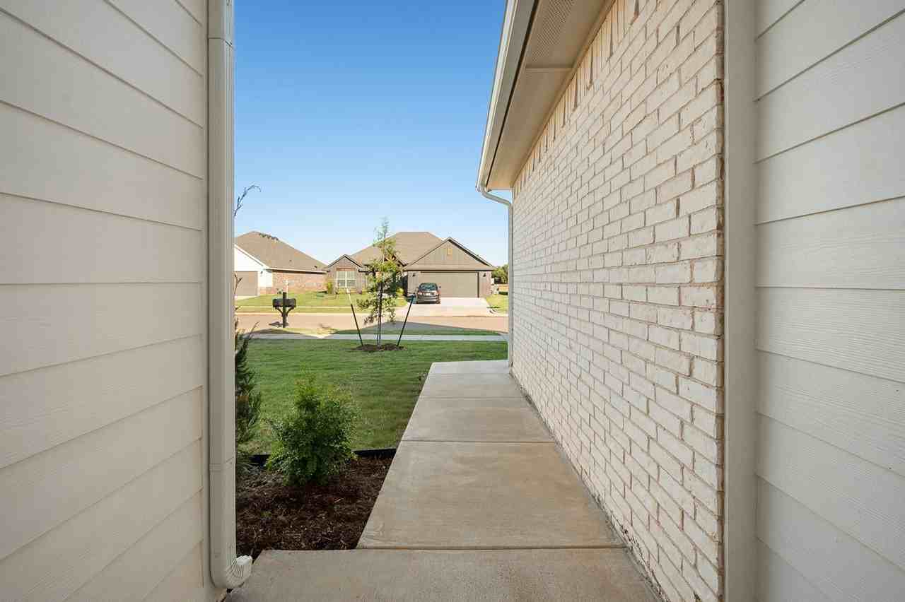 5017 Misty Wood Ln - Photo 7 of 41