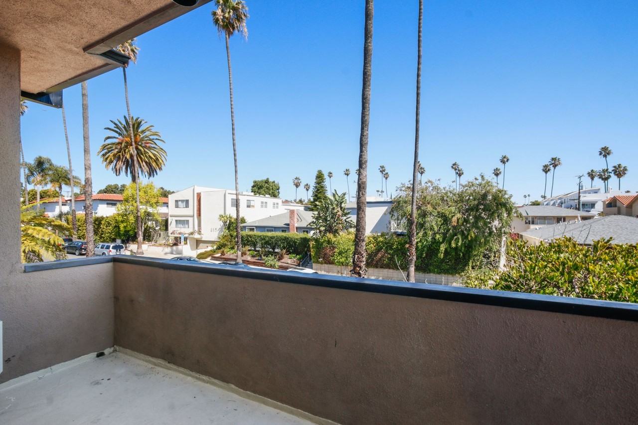 828 18th St in Santa Monica - Photo 3 of 3