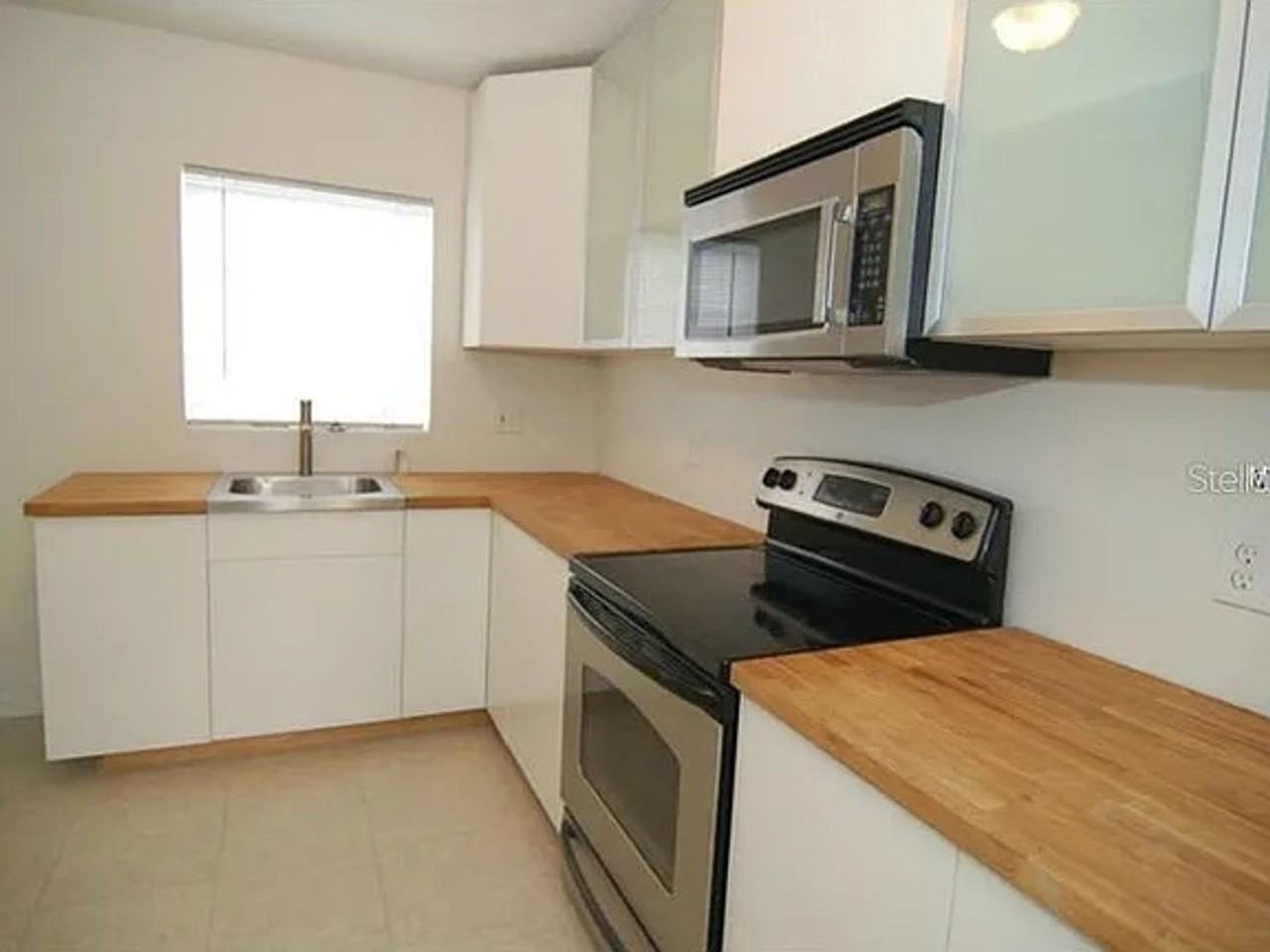 851 Carver St - Photo 2 of 12