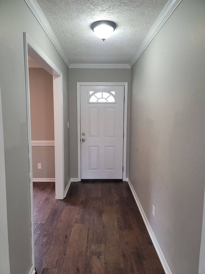 5041 Summer Ridge Rd - Photo 2 of 17