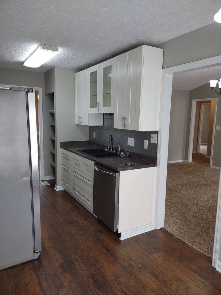 5041 Summer Ridge Rd - Photo 4 of 17