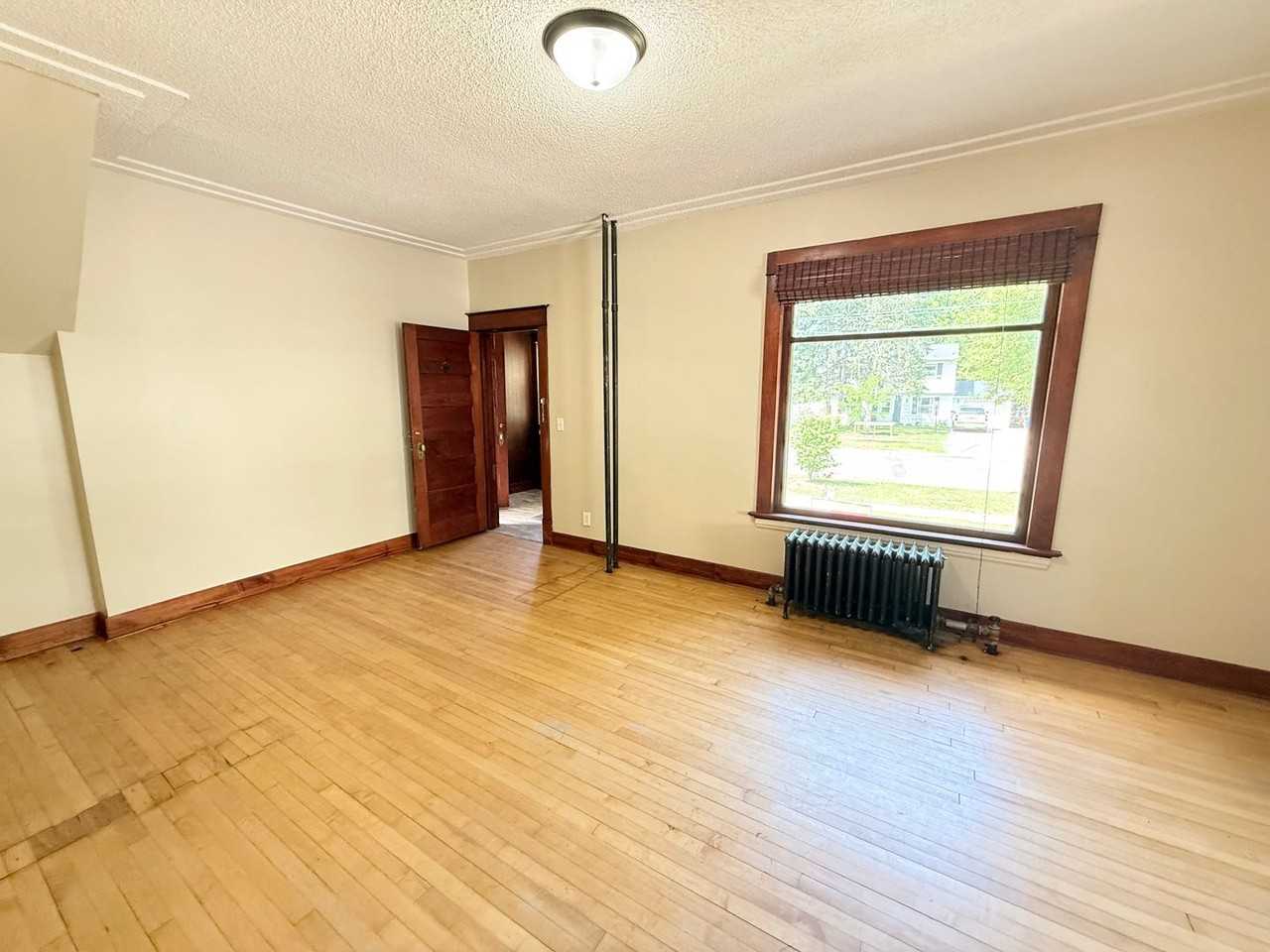 819 7th Ave S - Photo 5 of 20