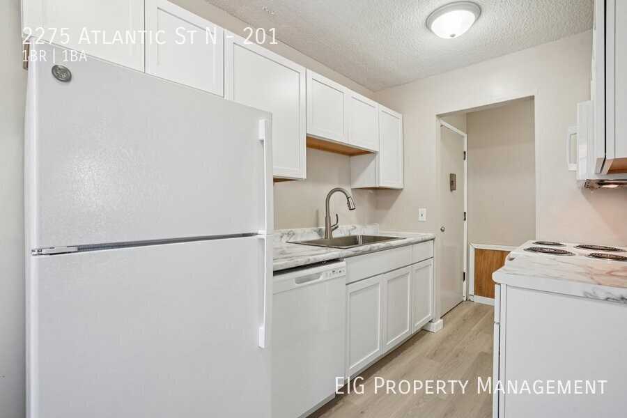 Maplewood Manor - Photo 4 of 50