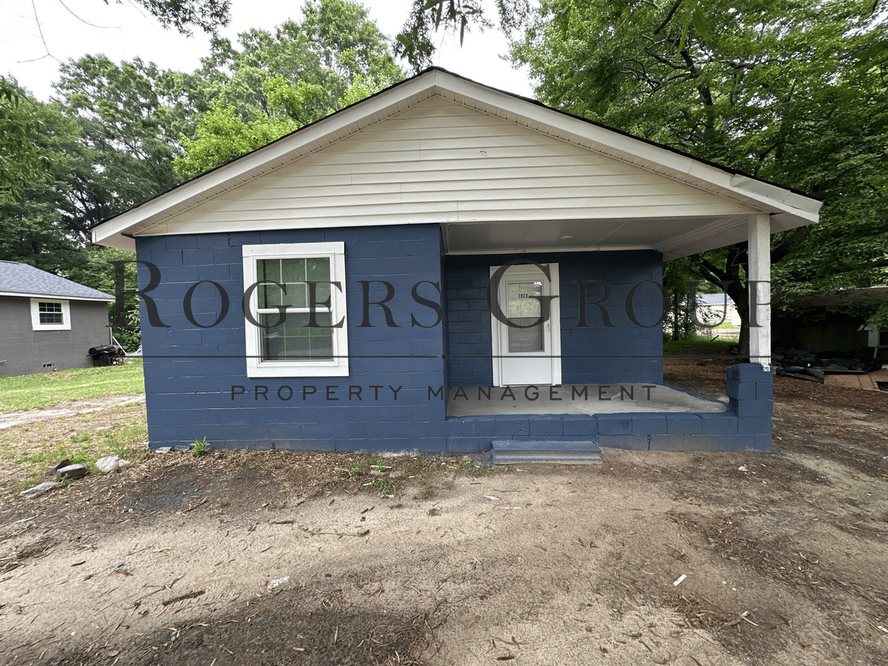 1023 Hughes St - Photo 2 of 14