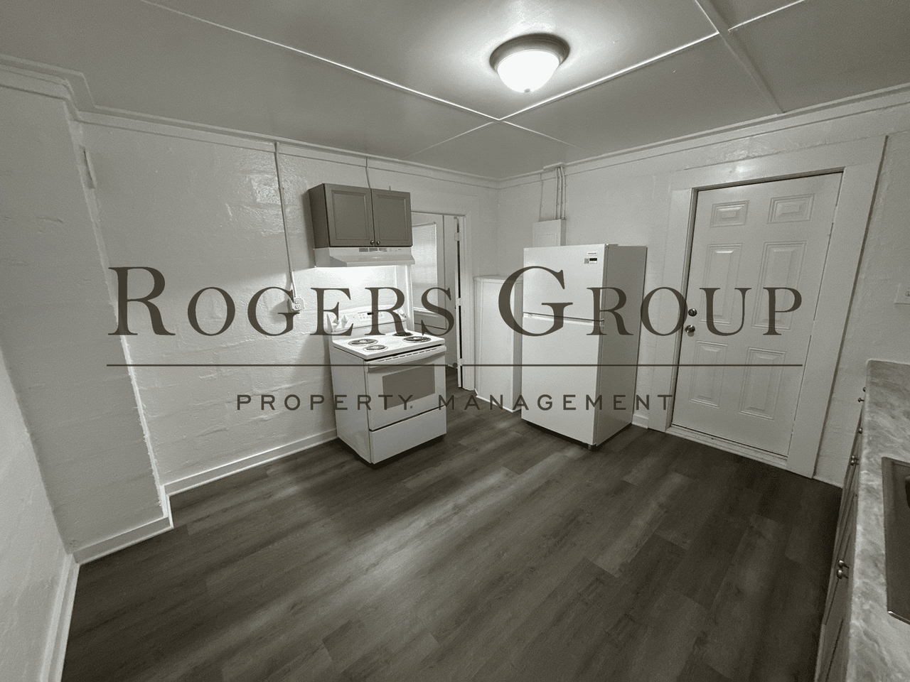 1023 Hughes St - Photo 3 of 14