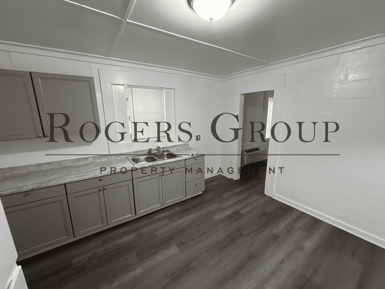1023 Hughes St - Photo 4 of 14